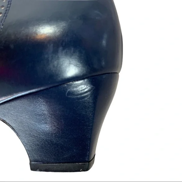 Salvatore Ferragamo Black and White Heels - Picture 7 of 11